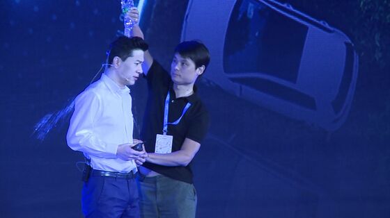 Baidu CEO Soaked by Stage-Invader During Keynote Speech