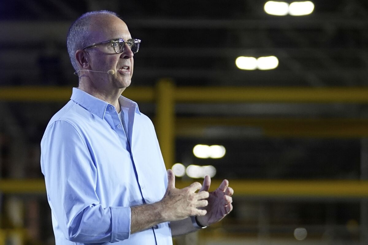 bloomberg.com - Keith Naughton - Ford's Top EV Executive Departs in Sweeping Reorganization