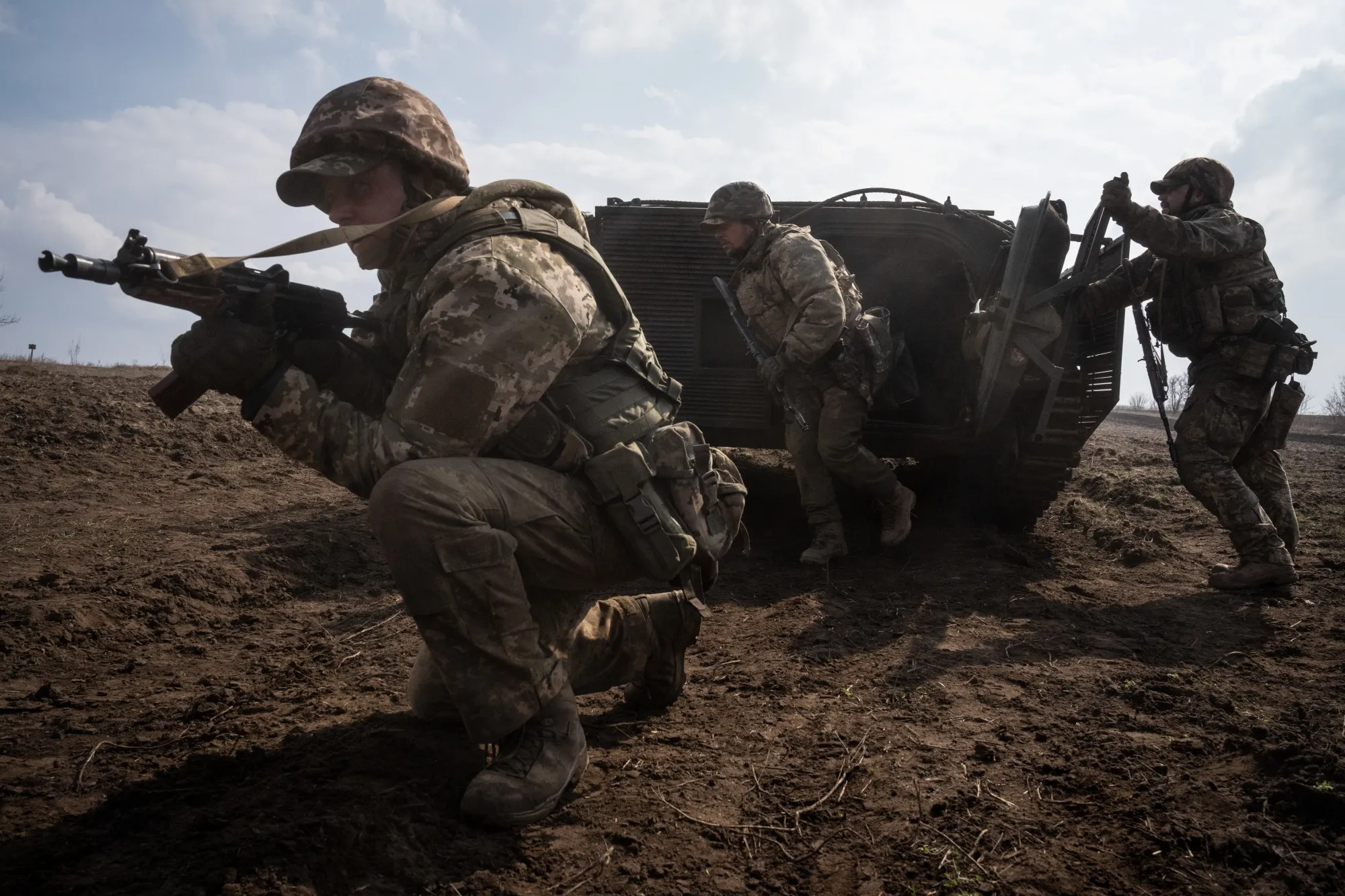 Ukrainian servicemen practice combat drills&nbsp;in Donbas, Ukraine.