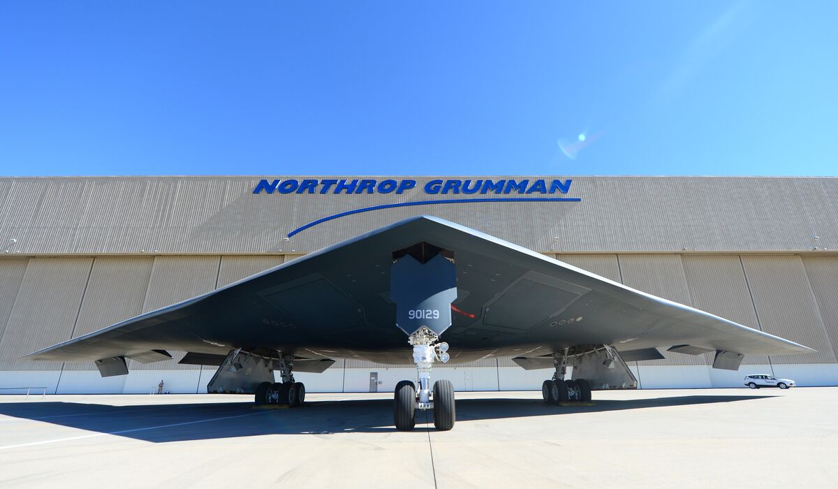 Northrop’s Tardy B-2 Work Spurs U.S. Cut After $2 Billion Outlay ...