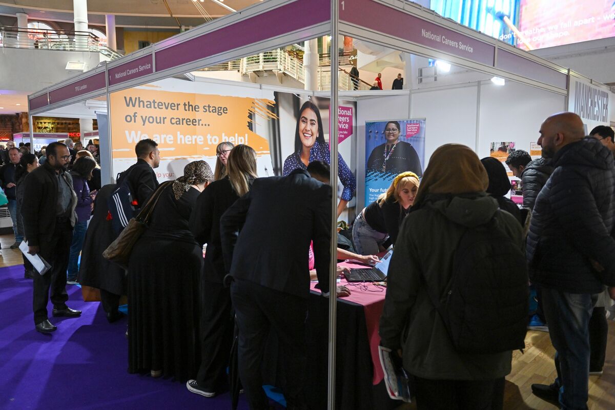 UK Faces ‘Lost Generation’ From Youth Unemployment, Review Says