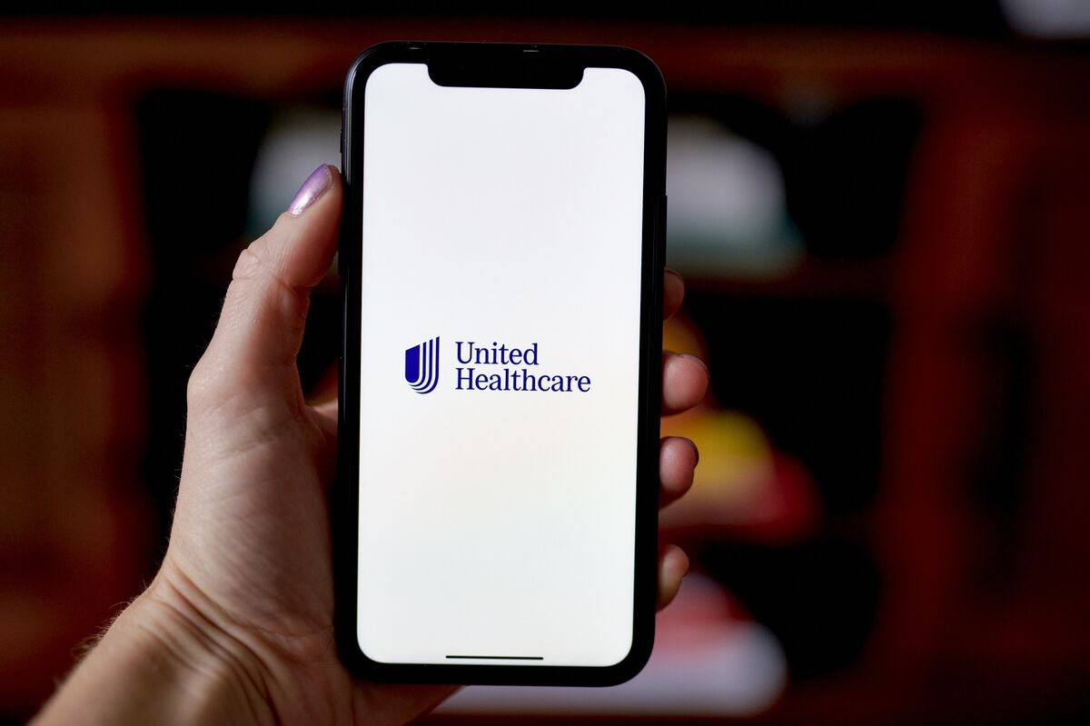 UnitedHealth Tracks Workers’ AI Use in Push to Transform Company