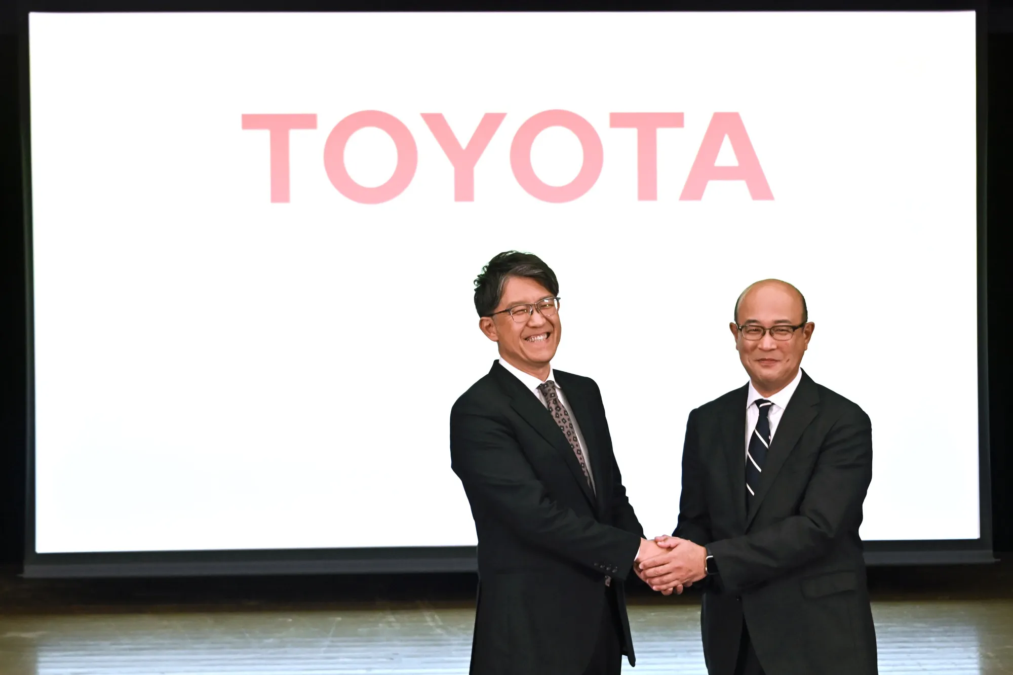 最終値下げです　ビフルカッムcv.オールド　希少株原種　株分け品　子株付き トヨタ株最高値更新、自民党圧勝受け－決算や近CFOの社長昇格も好感