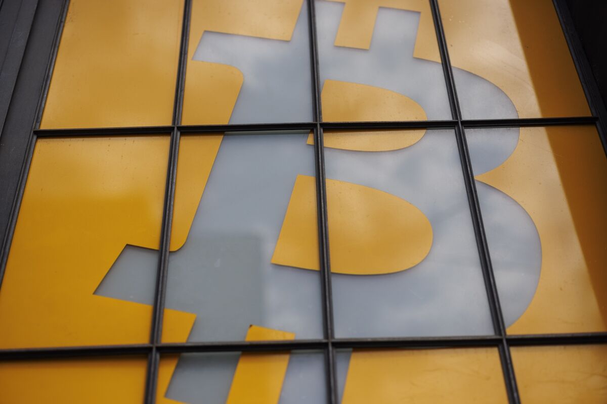 Bitcoin Drops for Second Week; Ether Merge Mania Fades Again – Bloomberg