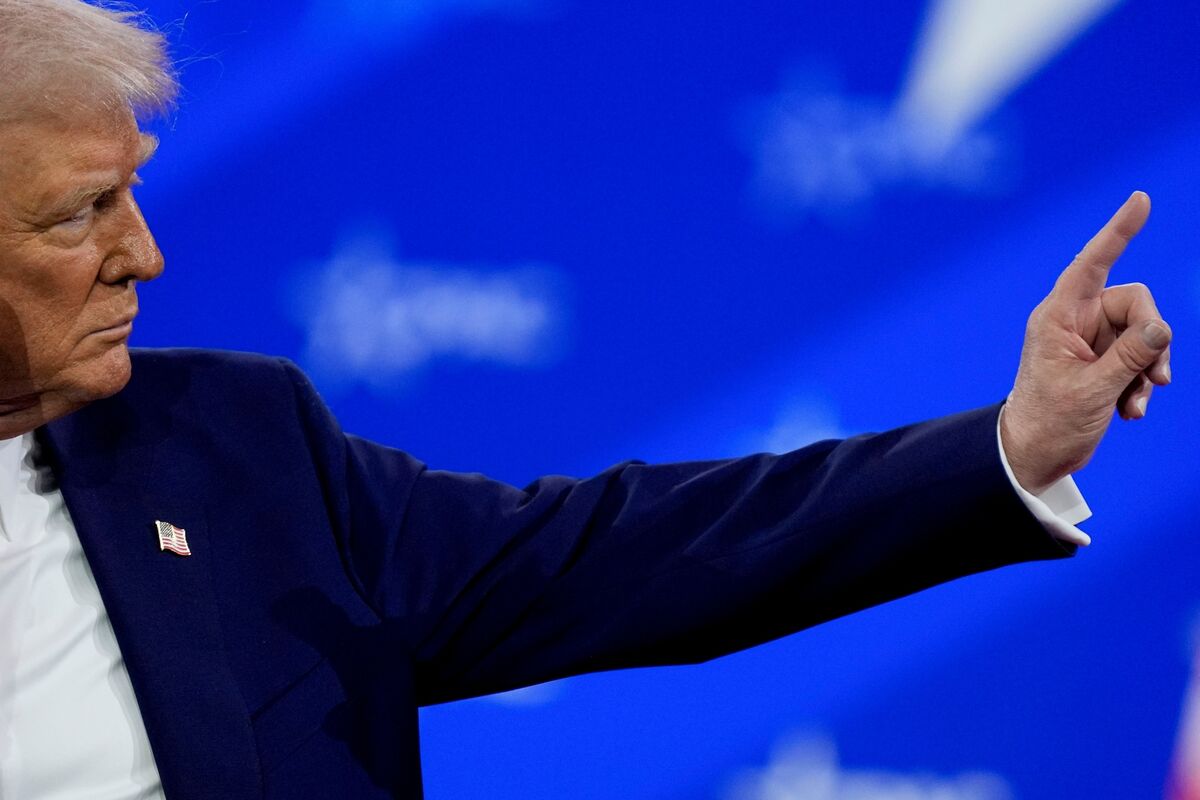 Tensión Comercial al Máximo: Trump Intensifica la Presión sobre China con Nuevas Restricciones