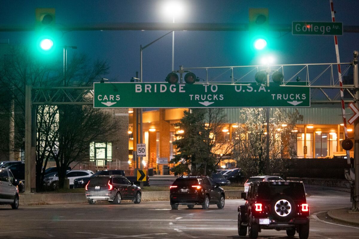 Canadian Road Trips to US Plunge For Ninth Straight Month