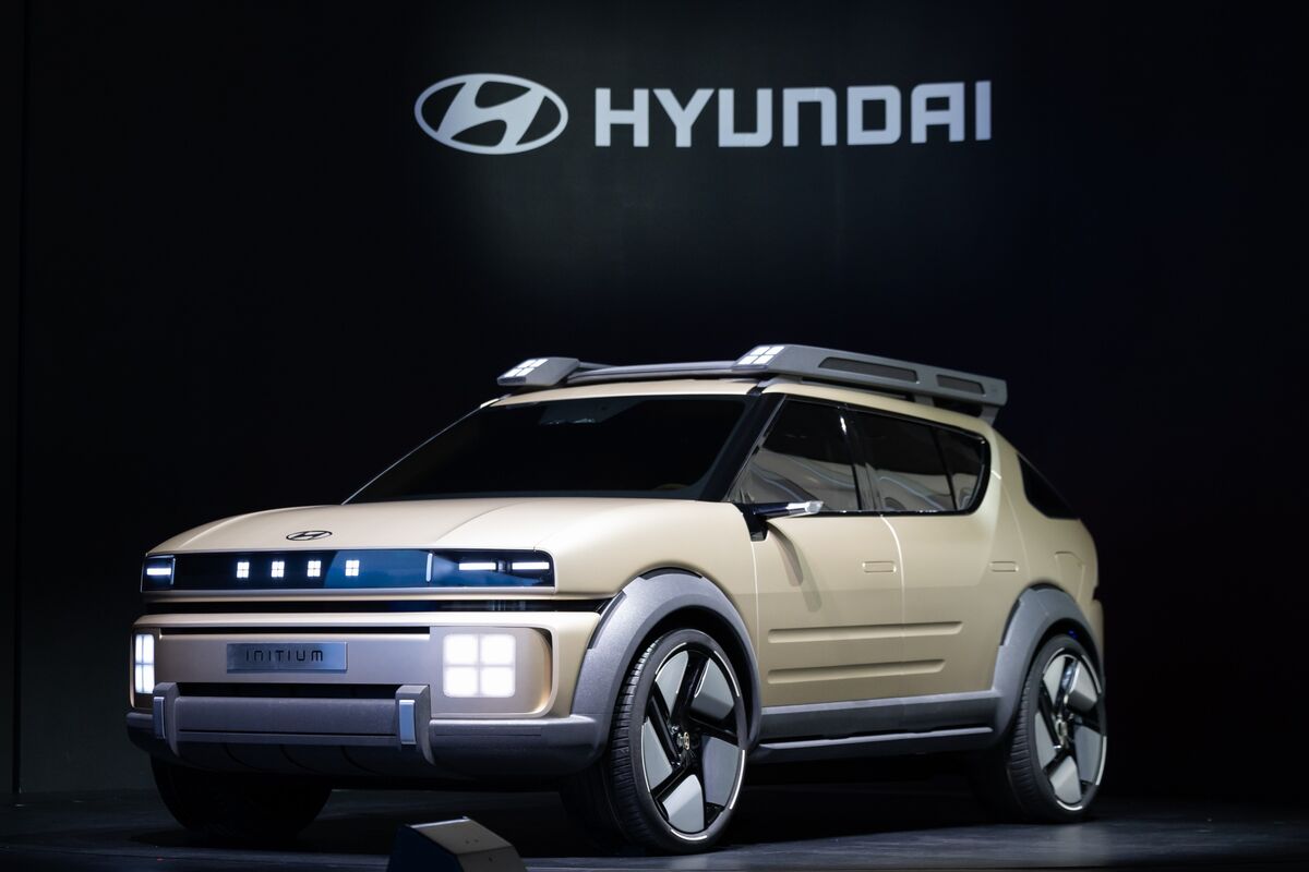 Hyundai Reveals New Hydrogen-Powered Vehicle 'Initium'