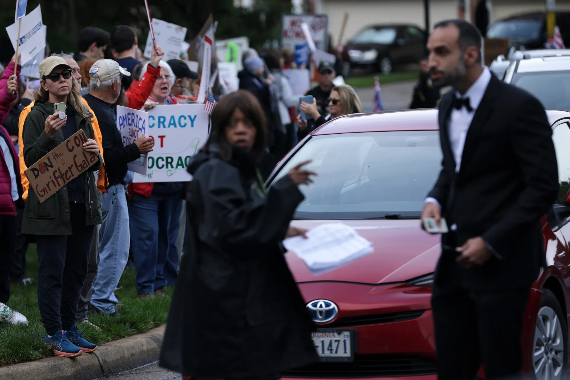 At Trump Memecoin Dinner, Guests Eat Filet Mignon While Protesters Taunt -  Bloomberg