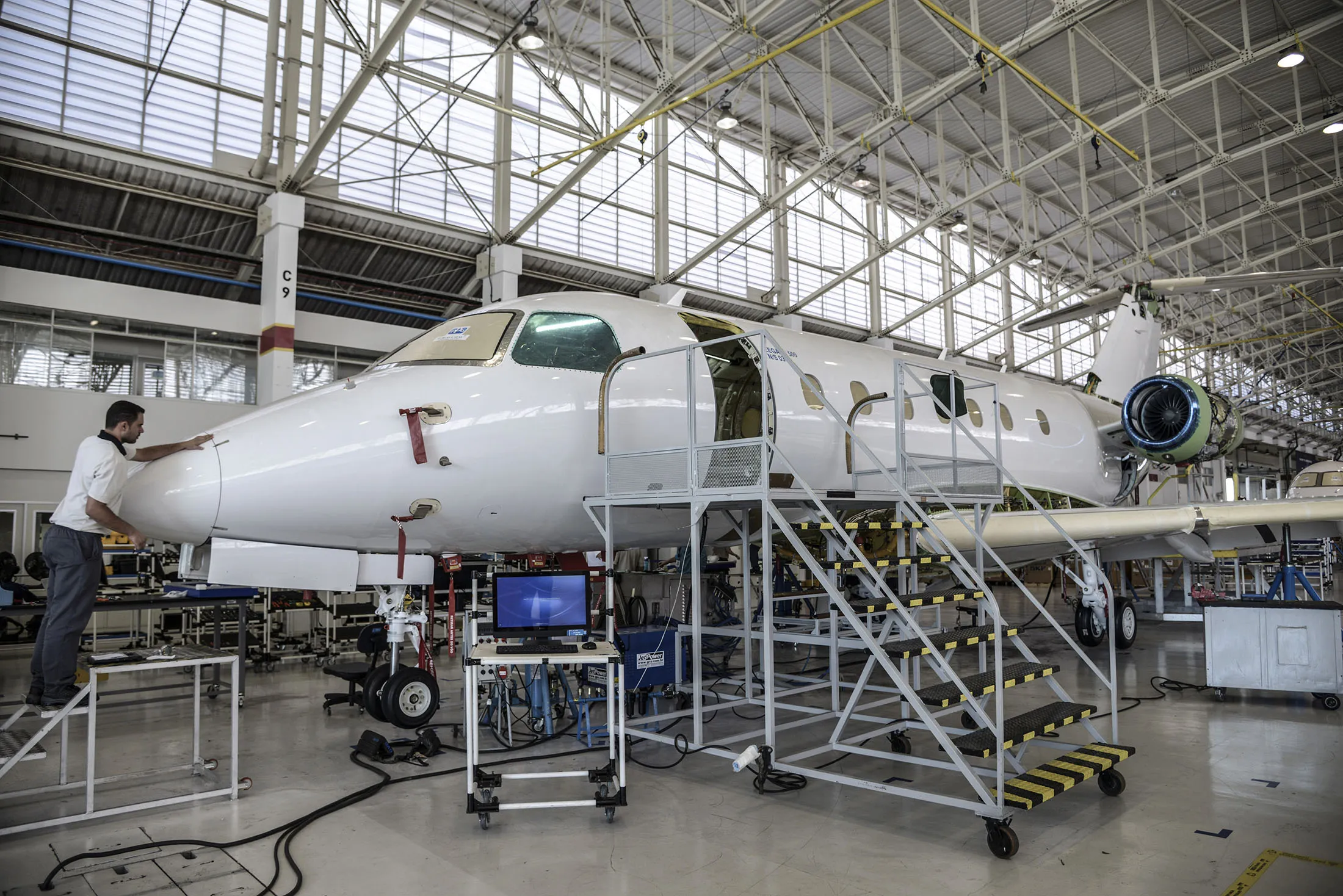 1505085547_embraer lede