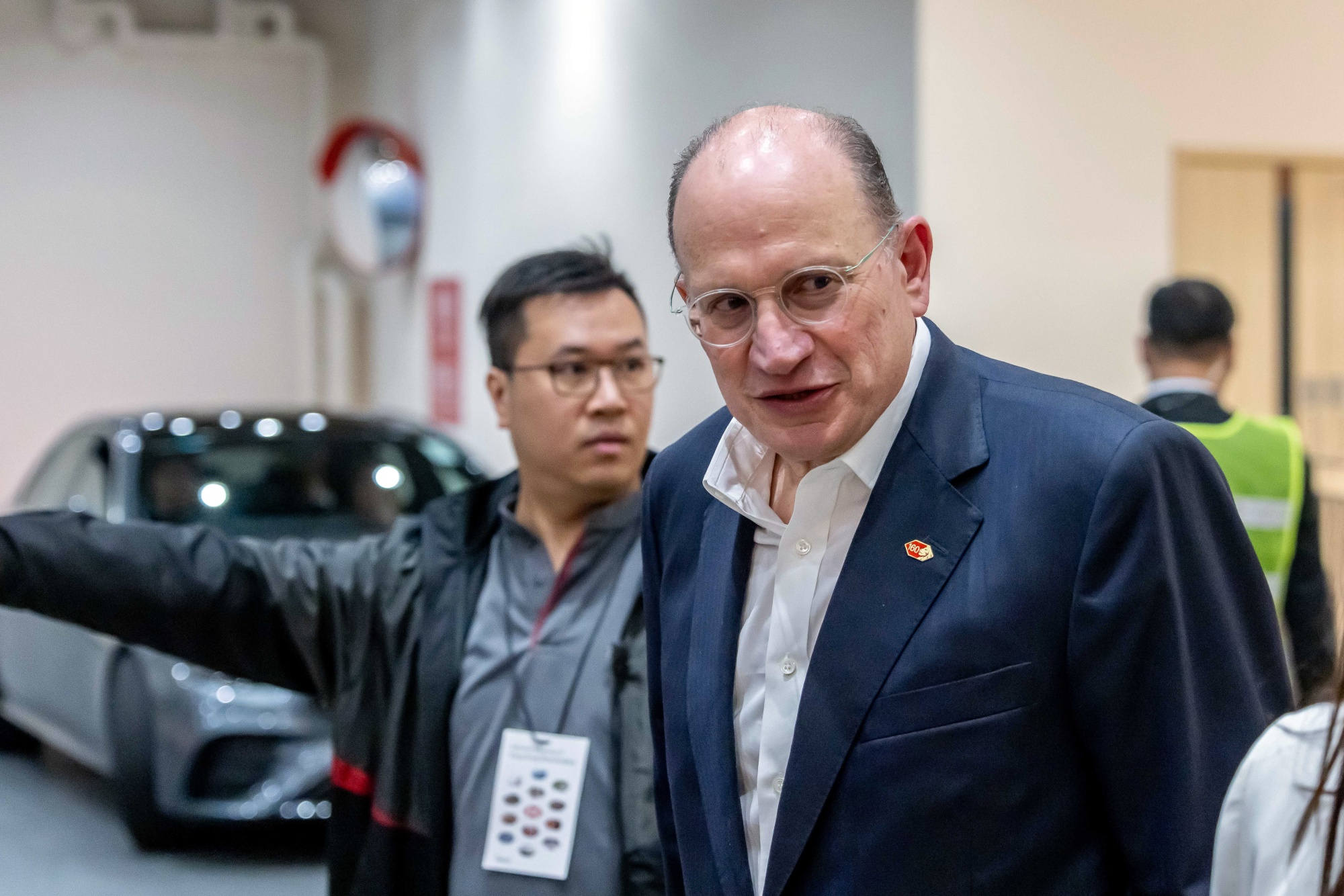 https://www.bloomberg.com/news/articles/2025-05-01/hsbc-chair-prepares-to-bow-out-after-turbulent-eight-year-reign?srnd=homepage-europe