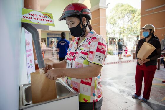 ‘Rice ATMs’ Dispense Free Food to Out-of-Work Vietnamese