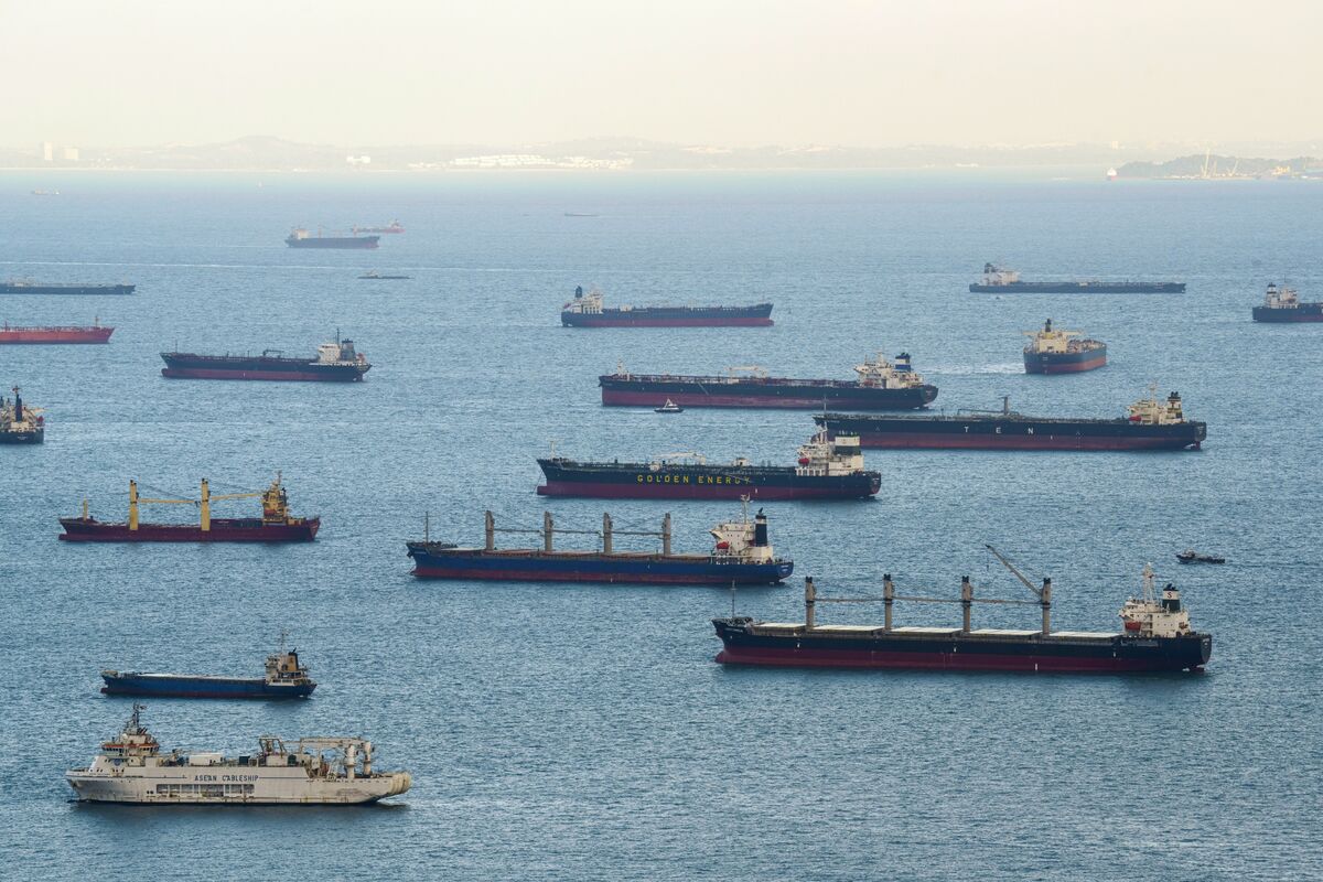 bloomberg.com - Serene Cheong - War-Tested Oil Traders Descend on Singapore as Fresh Risks Loom