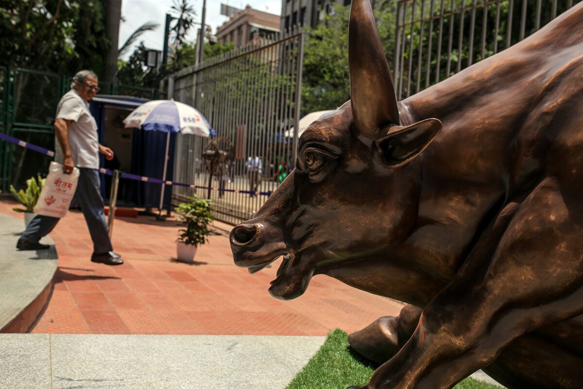 bloomberg.com - Ashutosh Joshi - Global Funds Snap Indian Stock Selling Streak as Oil Shock Ebbs