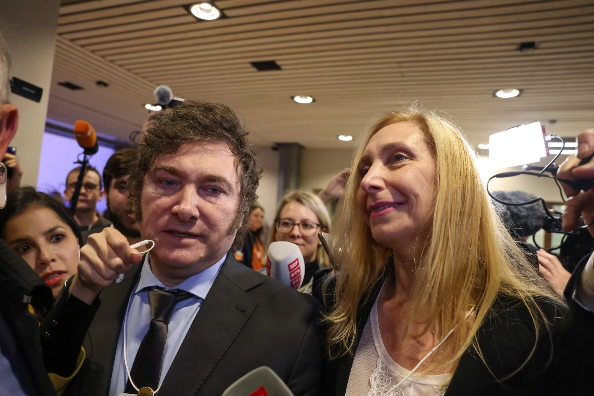 Justicia argentina ordena cese de difusión de audios de Karina Milei -  Bloomberg