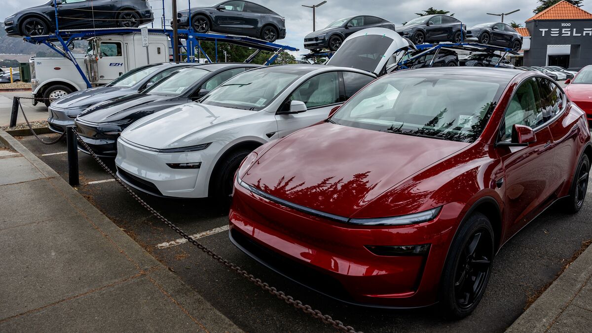 Investors Urged to Reject Musk's $1 Trillion Pay Package Amid Governance Concerns