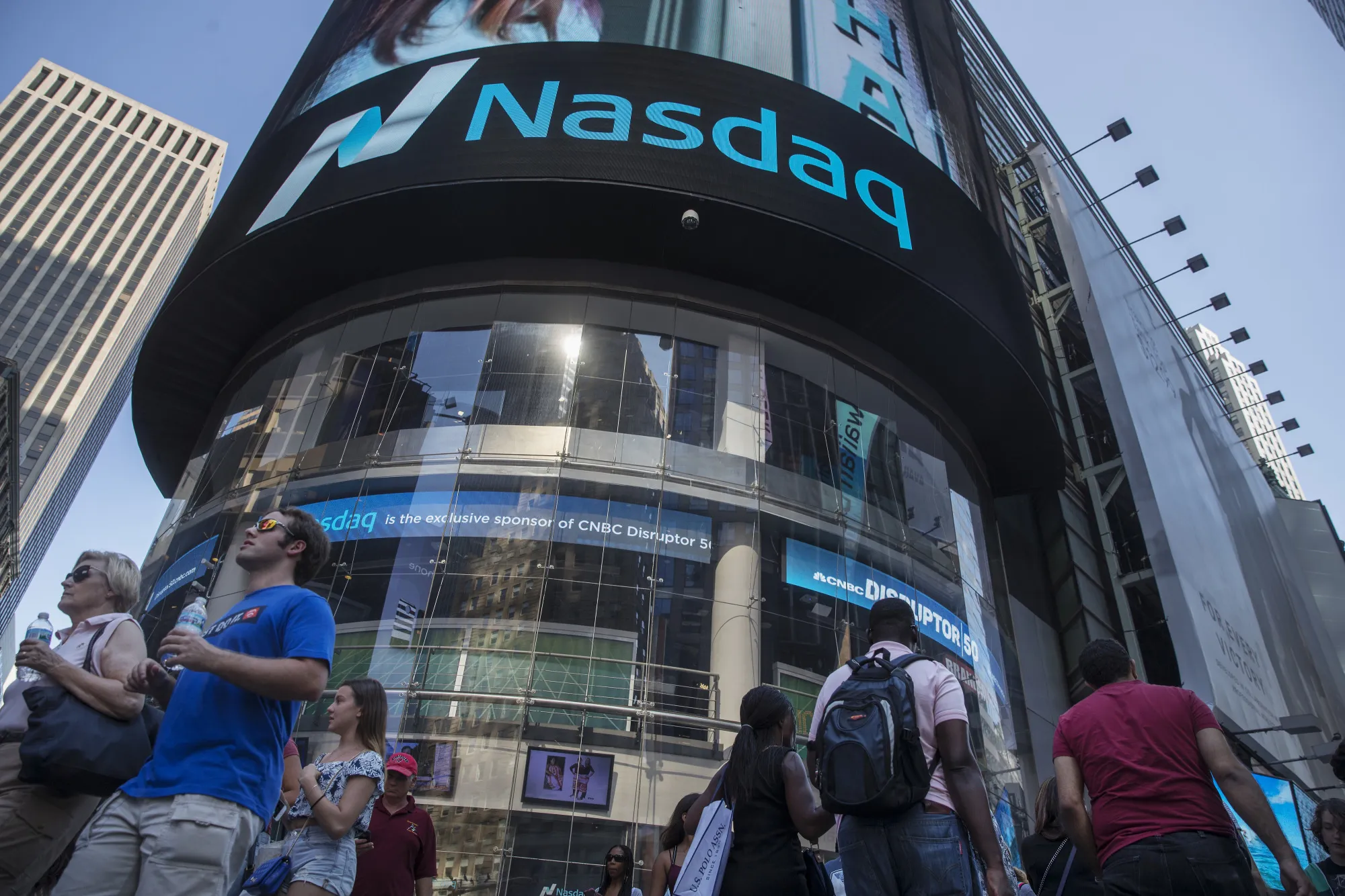 ナスダックはビットコイン先物上場を計画、競合に続き来年に－関係者 - Bloomberg