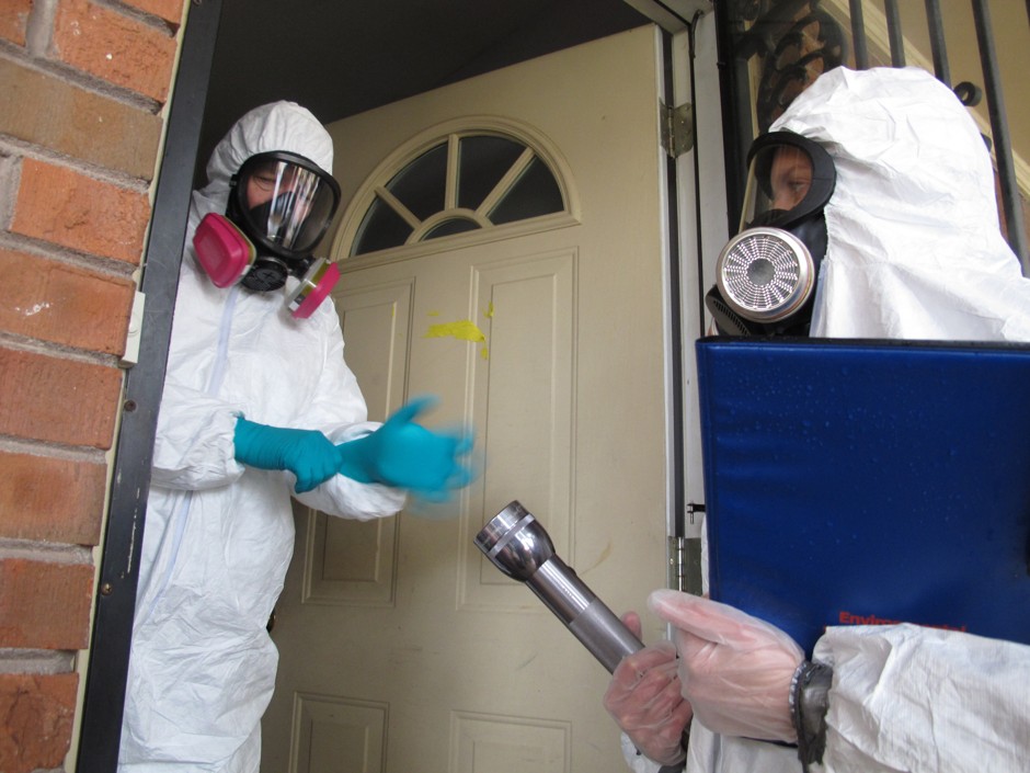 A certified industrial hygienist and assistant prepare to enter a house that was once used as a clandestine methamphetamine lab in Memphis, Tennessee.