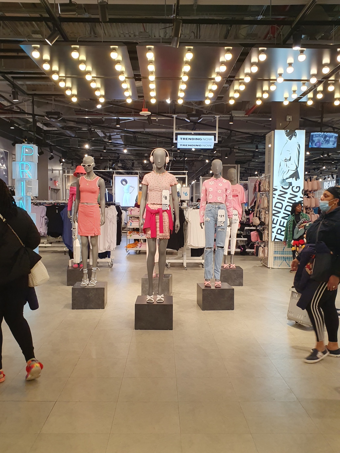 Primark Opens First Long Island Store at Roosevelt Field Mall