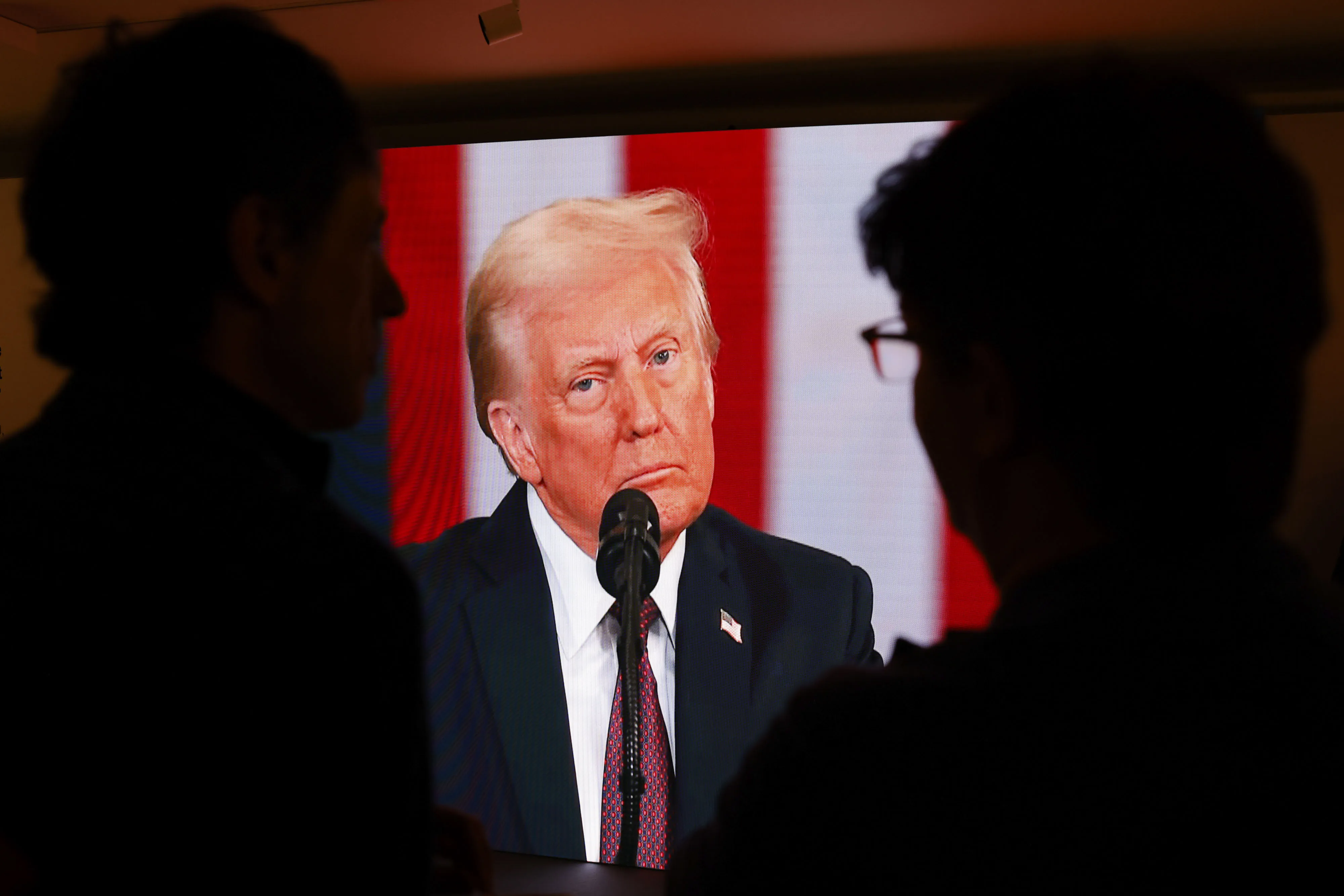 Visitors watch a broadcast of Donald Trump ahead of the World Economic Forum (WEF) in Davos on Jan. 20.