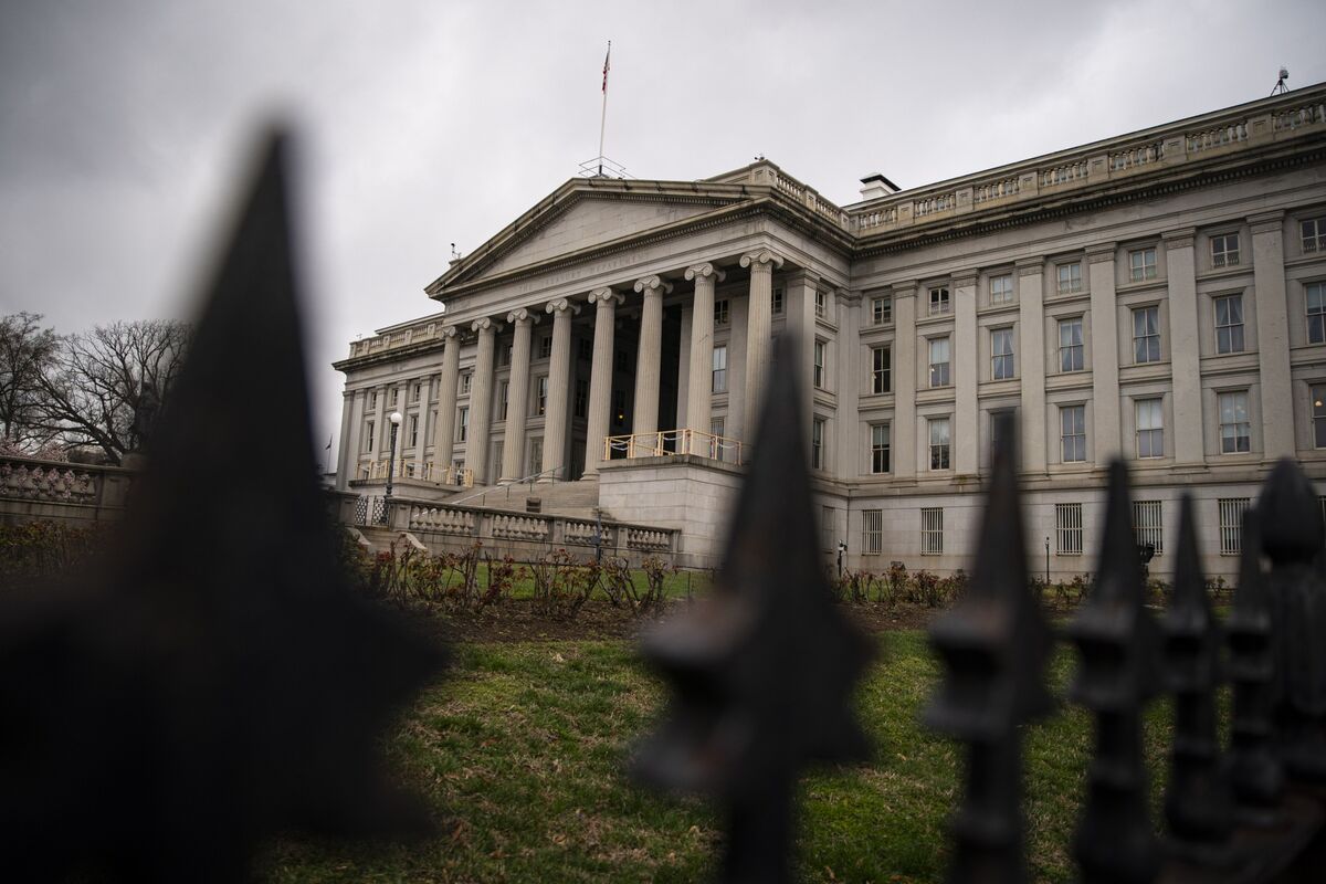 Treasuries Steady After Mixed Economic Data as Oil Rebounds