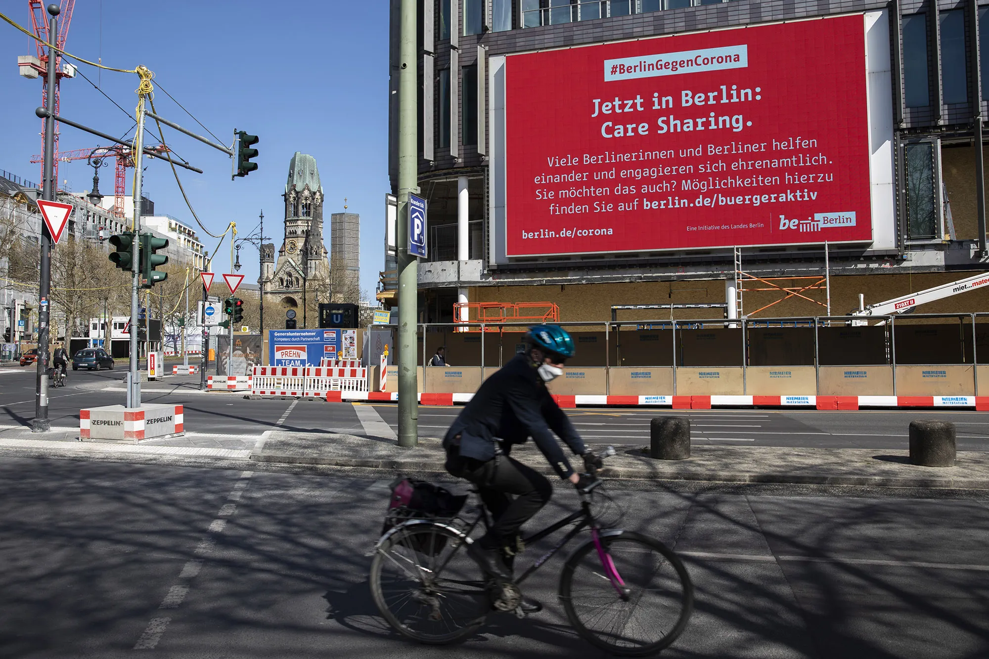 A banner advises residents on the coronavirus pandemic in Berlin.