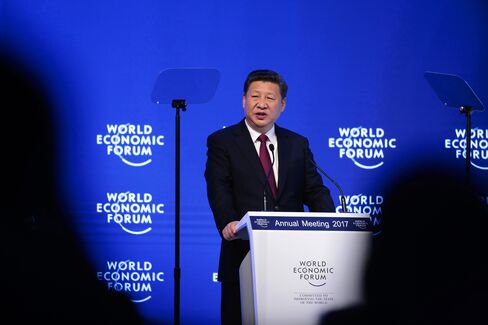 ダボス会議で演説する中国の習近平国家主席