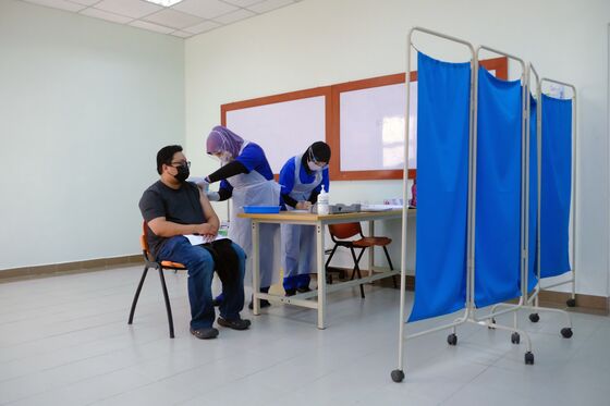 Malaysian PM’s Approval Rating ‘Stable’ Amid Vaccine Rollout