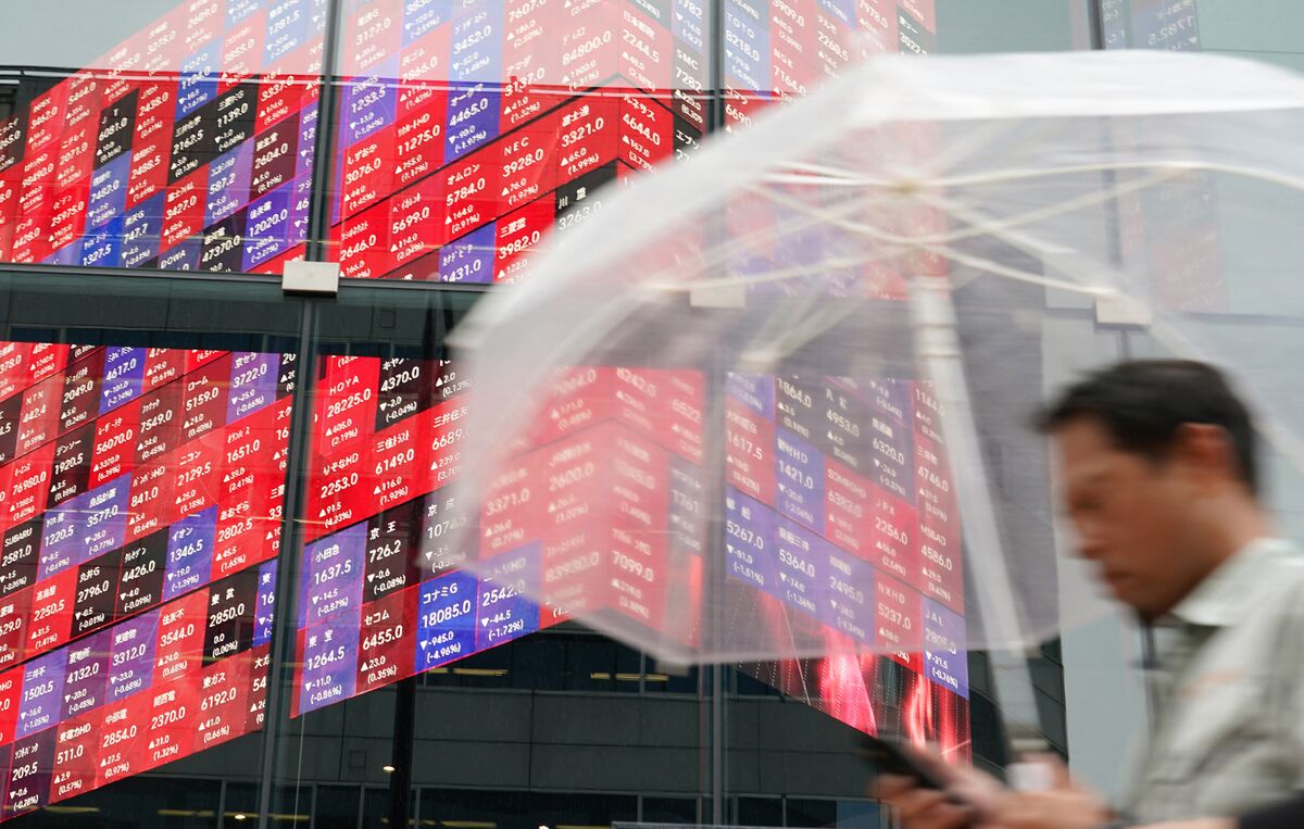 bloomberg.com - Toby Alder - Asian Stocks Eye Gains as Oil Offsets Chip Selloff: Markets Wrap