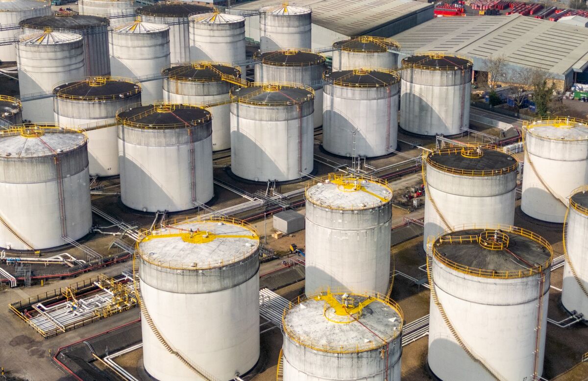 Oil Soars to Wartime Highs Amid Reports of New US Military Options for Iran