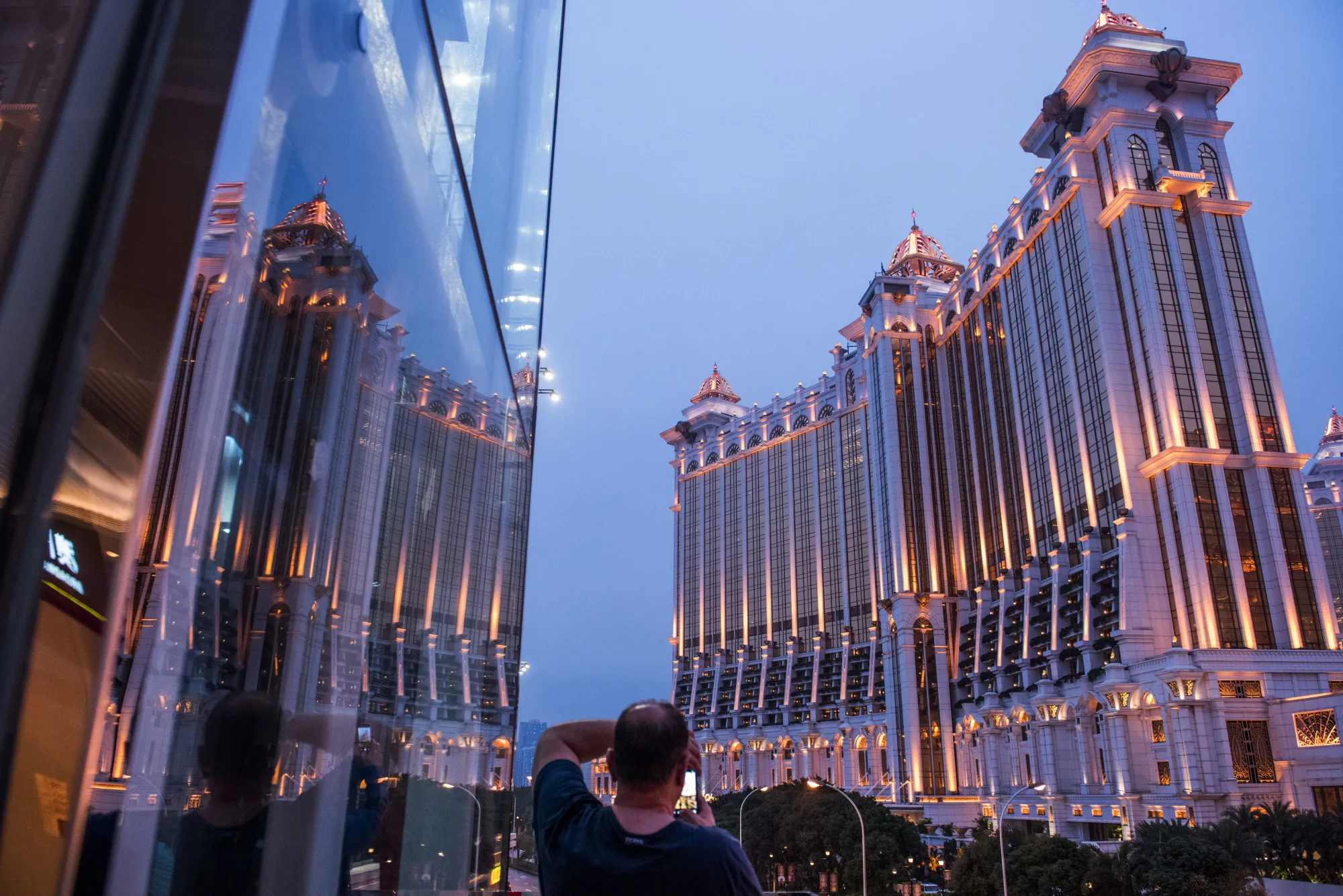 Inside Galaxy Entertainment Ltd. Hotels And Resorts Ahead Of Earnings