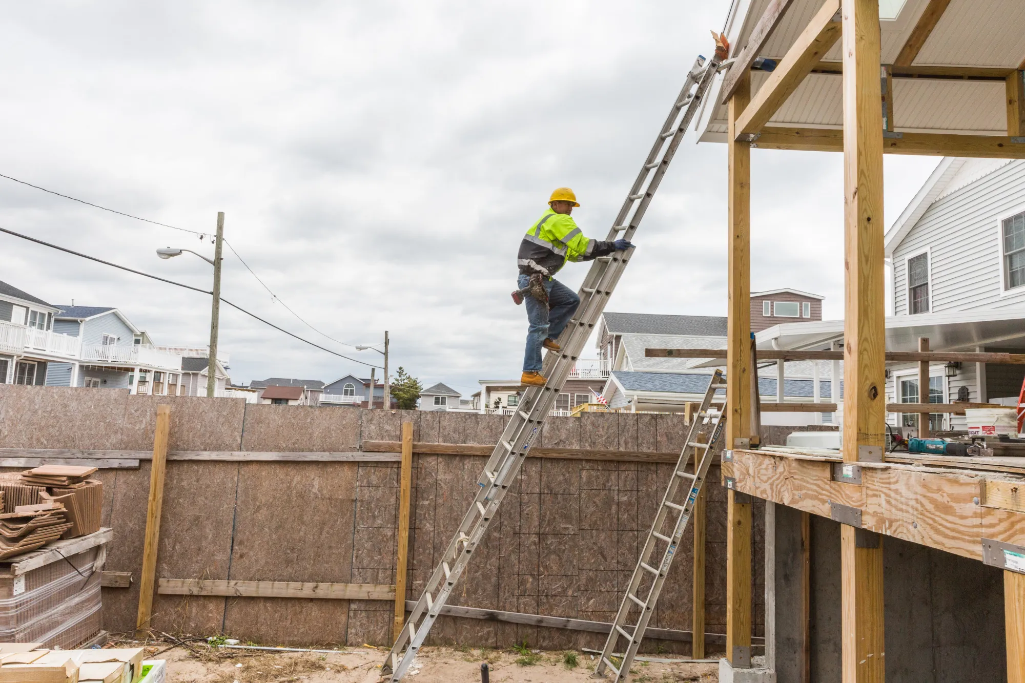 &nbsp; &nbsp;Nonfarm payrolls in Florida decreased the most in the construction, leisure and hospitality and trade and transportation sectors.