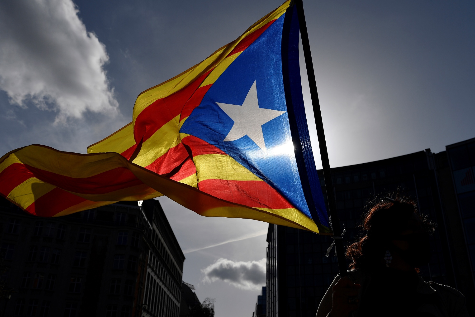 Sanchez's Premier Bid Is at Risk Over Catalan Language Demand