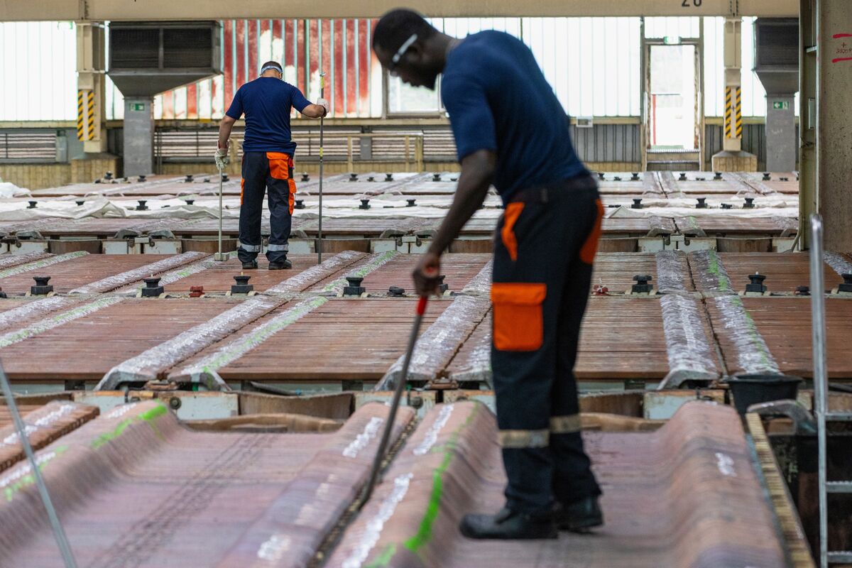 German Wage Growth Quickened at Year-End, Bundesbank Says