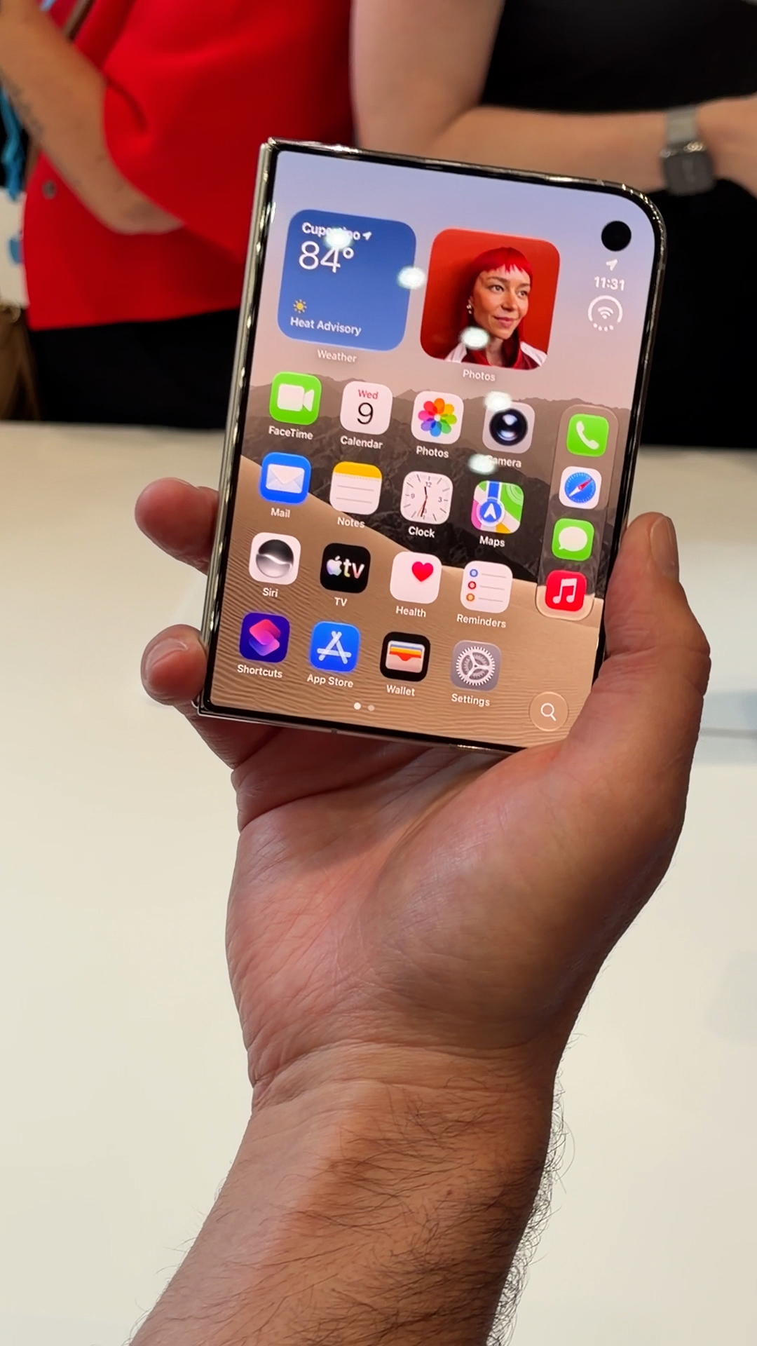 At Risk Menu Ideas アップルが初の折り畳み式iPhone「Duo」発表、実機をリポート – Bloomberg