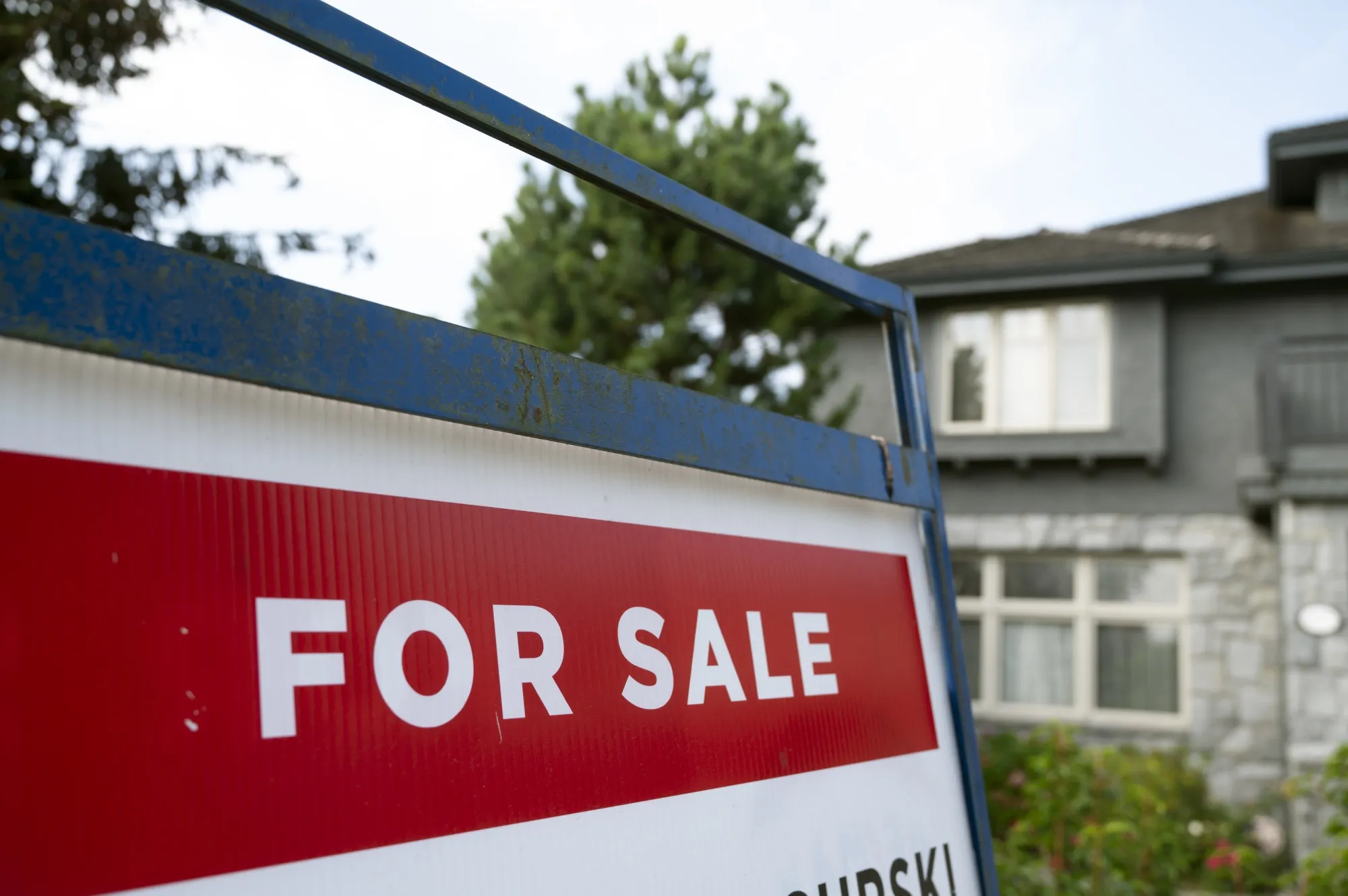 Canada’s federal housing agency is preparing a sale of as much as C$8.5 billion ($6.2 billion) in bonds as soon as next week, according to people familiar with the matter. &nbsp;
