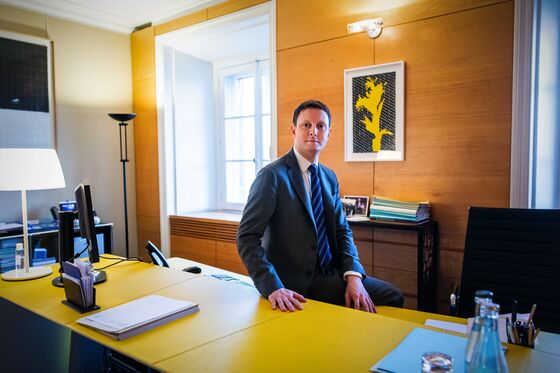 France Aims to Exploit Brexit to Grab More British Finance Jobs