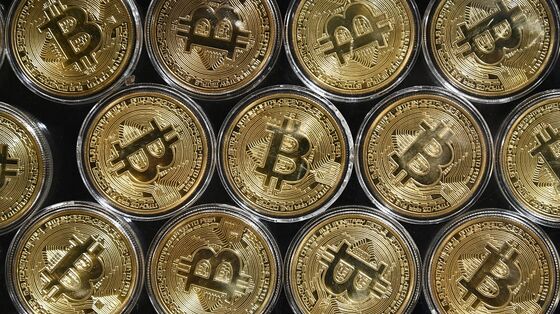 Bitcoin Plunge Wipes $500 Billion From Value in Crypto Rout