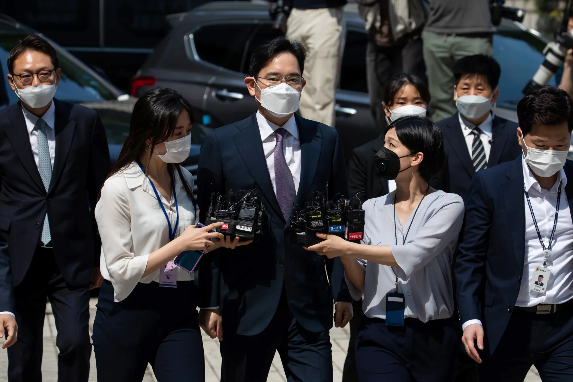 Jay Y. Lee arrives at the Seoul Central District Court on June 8.