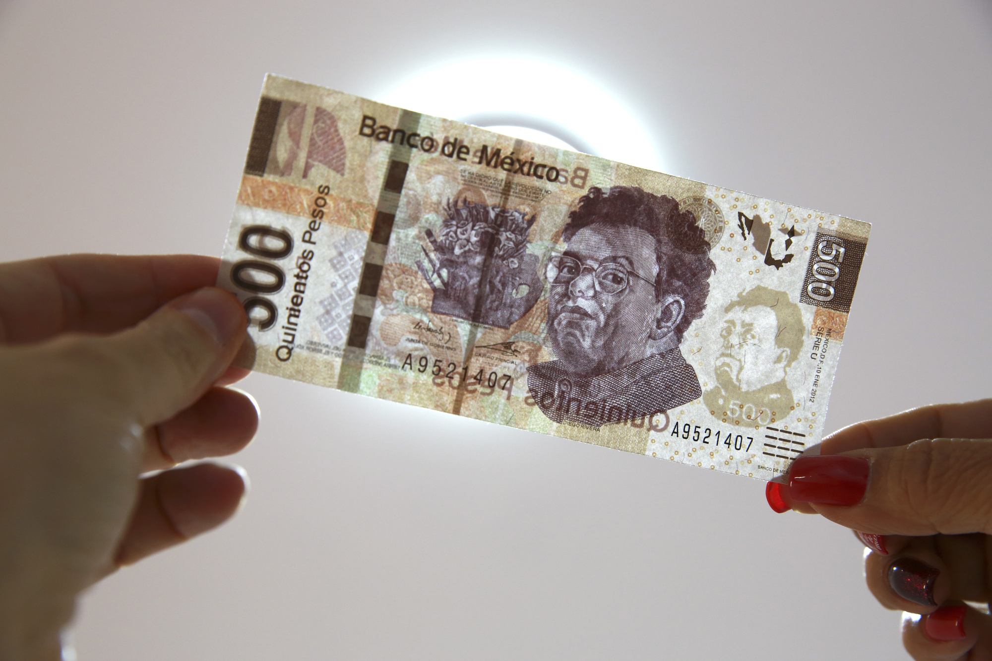 A Mexican five hundred pesos bill.