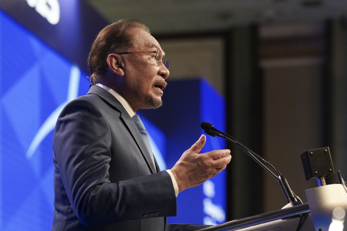 Malaysia Court Denies PM Anwar’s Bid to Suspend Sexual Assault Lawsuit