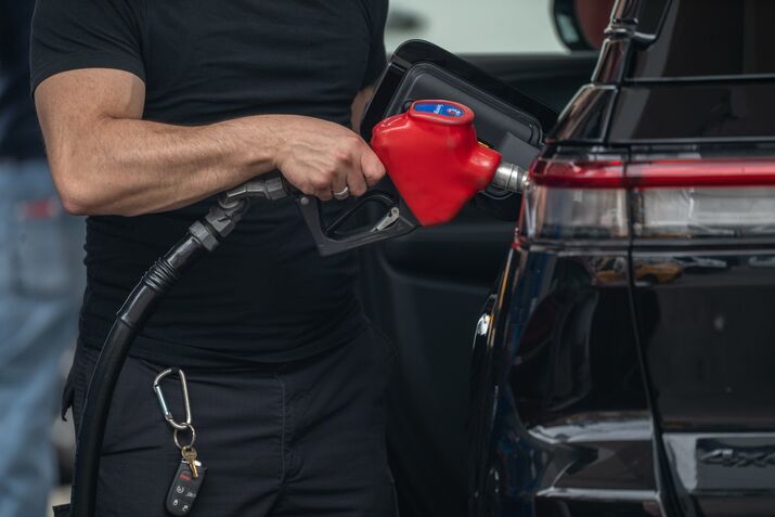 US Gasoline Tops $4 For First Time Since 2022 On Iran War