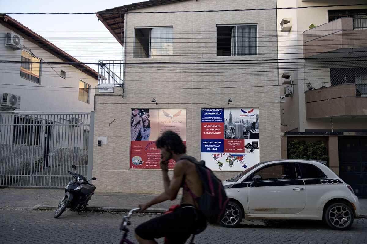 🟪"Governador Valadares: La Crisi Economica e il Ritorno dei Migranti"