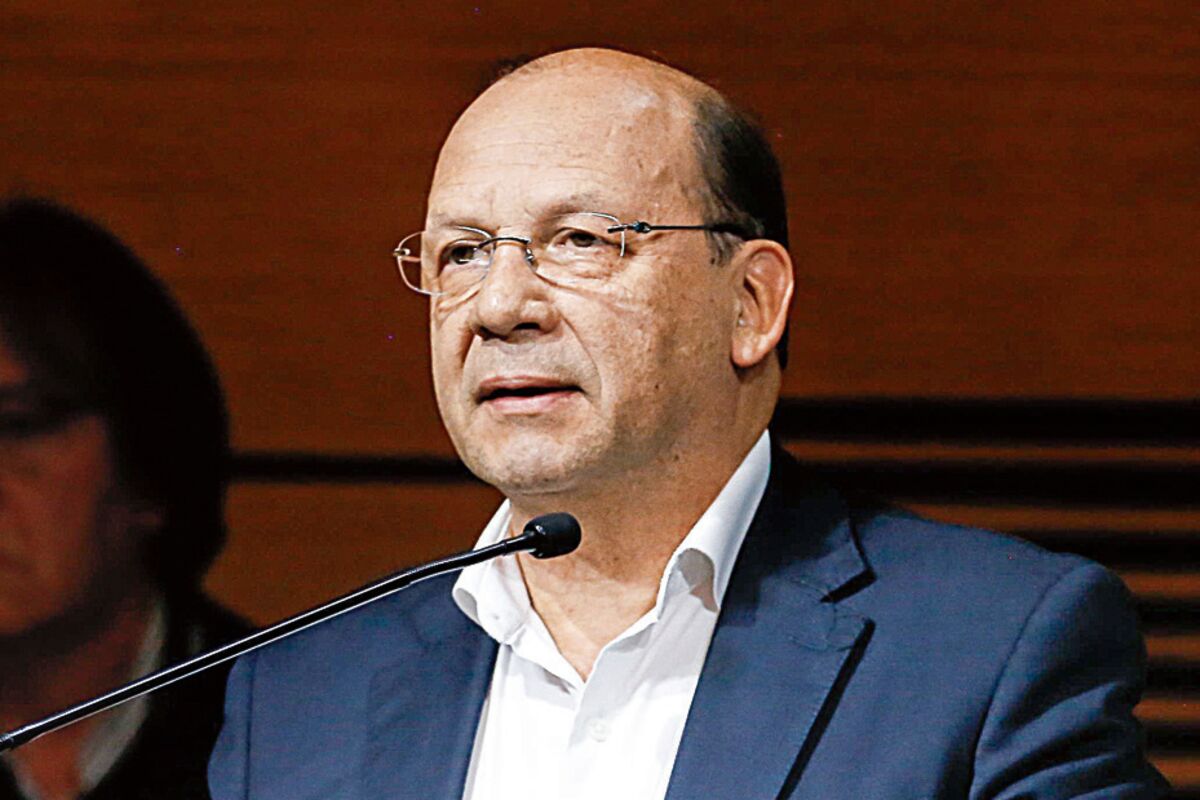 Avila Arrives at Colombian Central Bank, Easing Boycott Fears