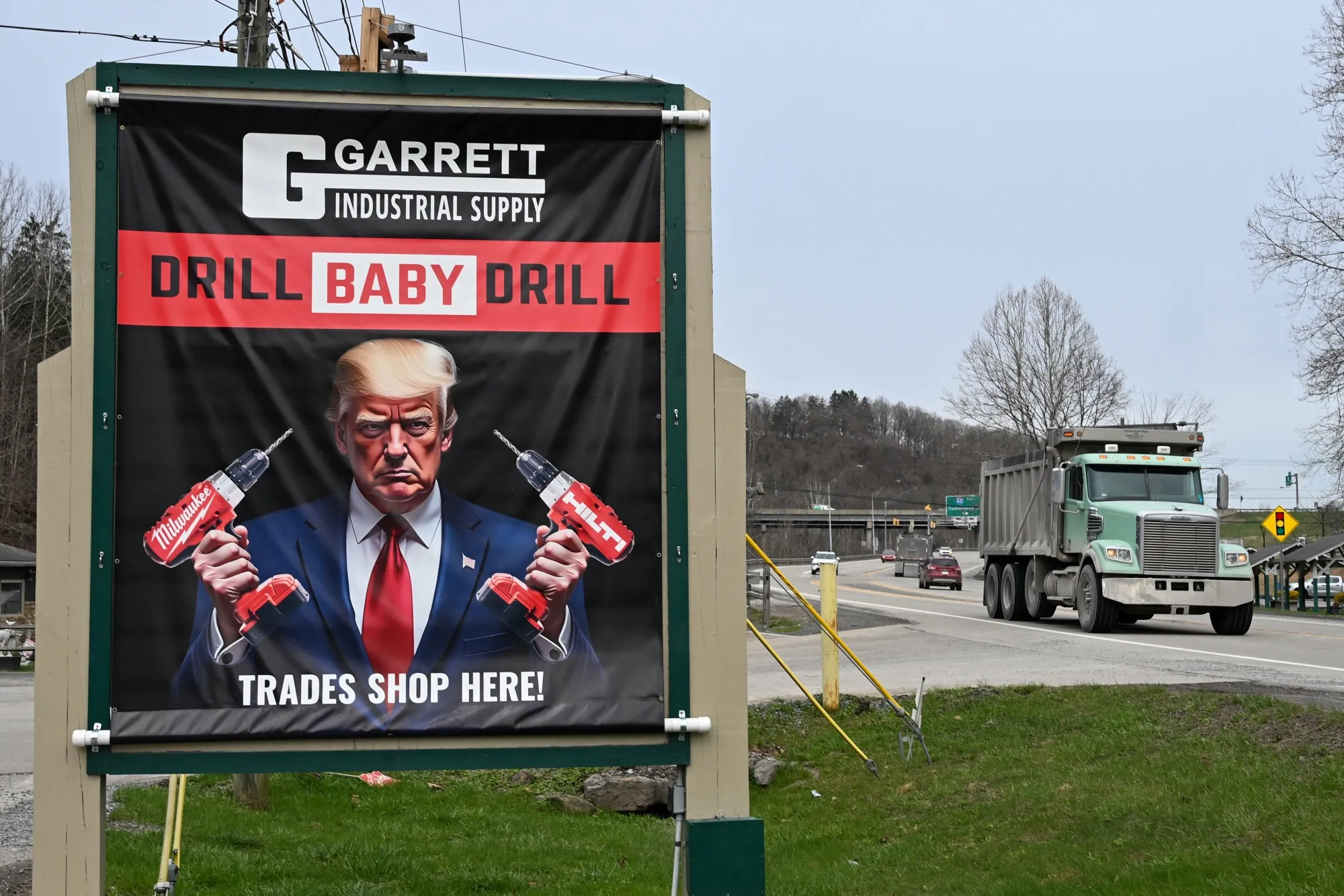 米ウェストバージニア州モーガンタウンの屋外広告