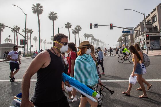 As California Chafes Under Lockdown, Governor Targets the Beach