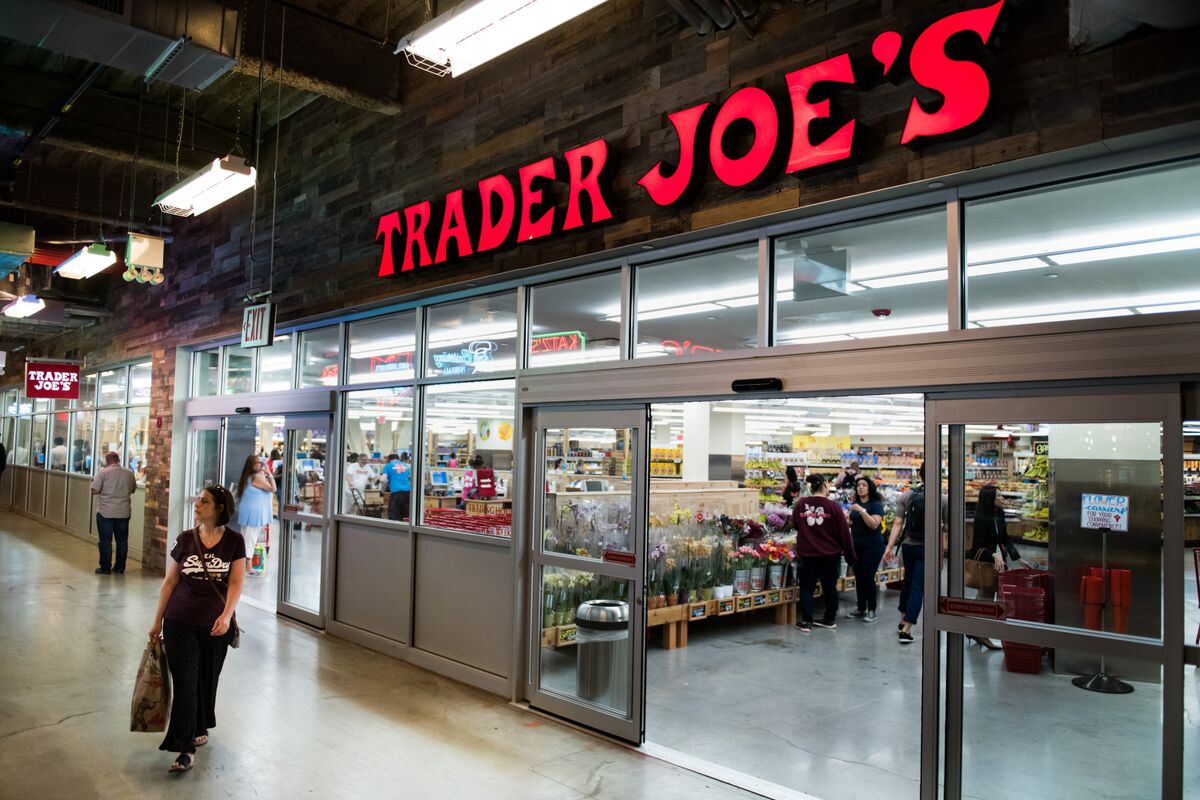 Trader Joe’s Employees Say Virus Response Was Haphazard, Chaotic