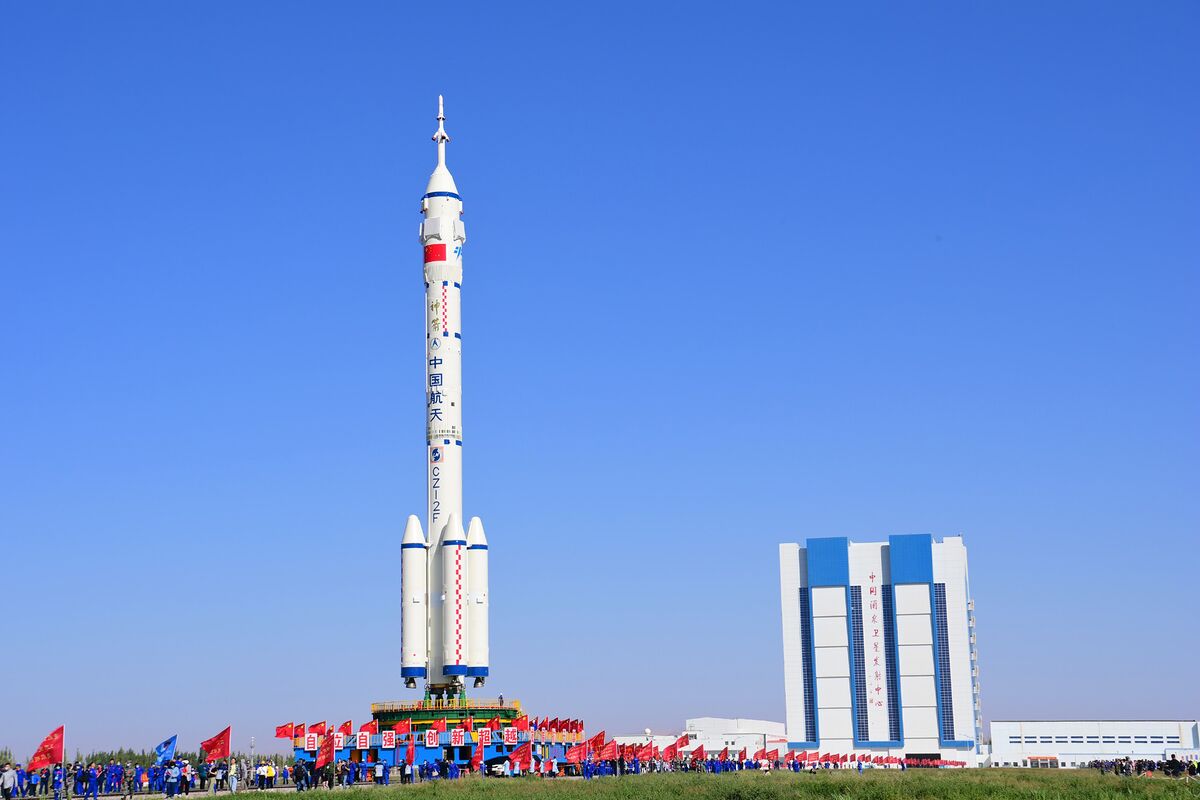 China to Launch 3 Astronauts Sunday to Build New Space Station - Bloomberg