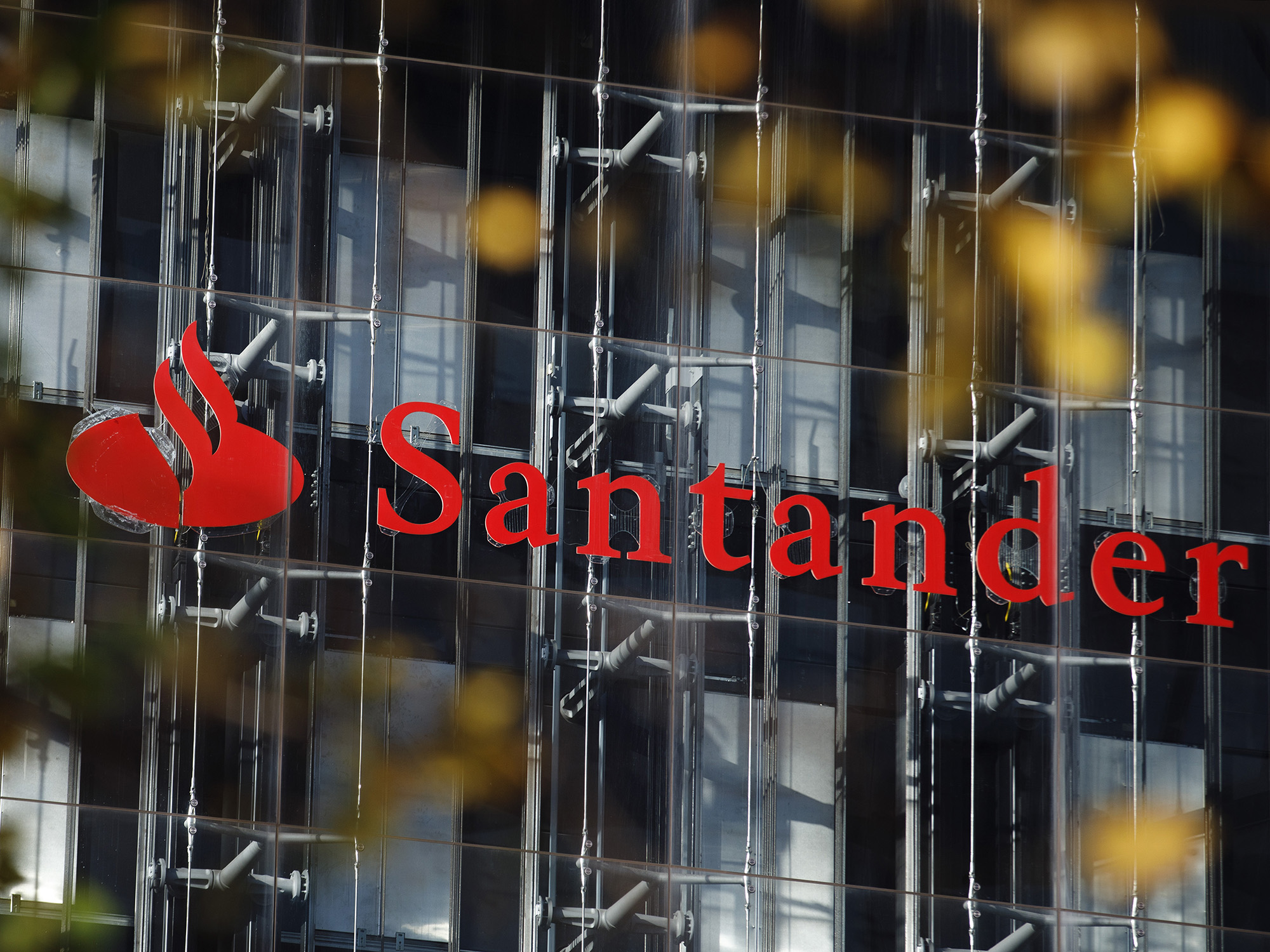 Exclusive: Santander plans to hire about 150 bankers to grow investment  banking