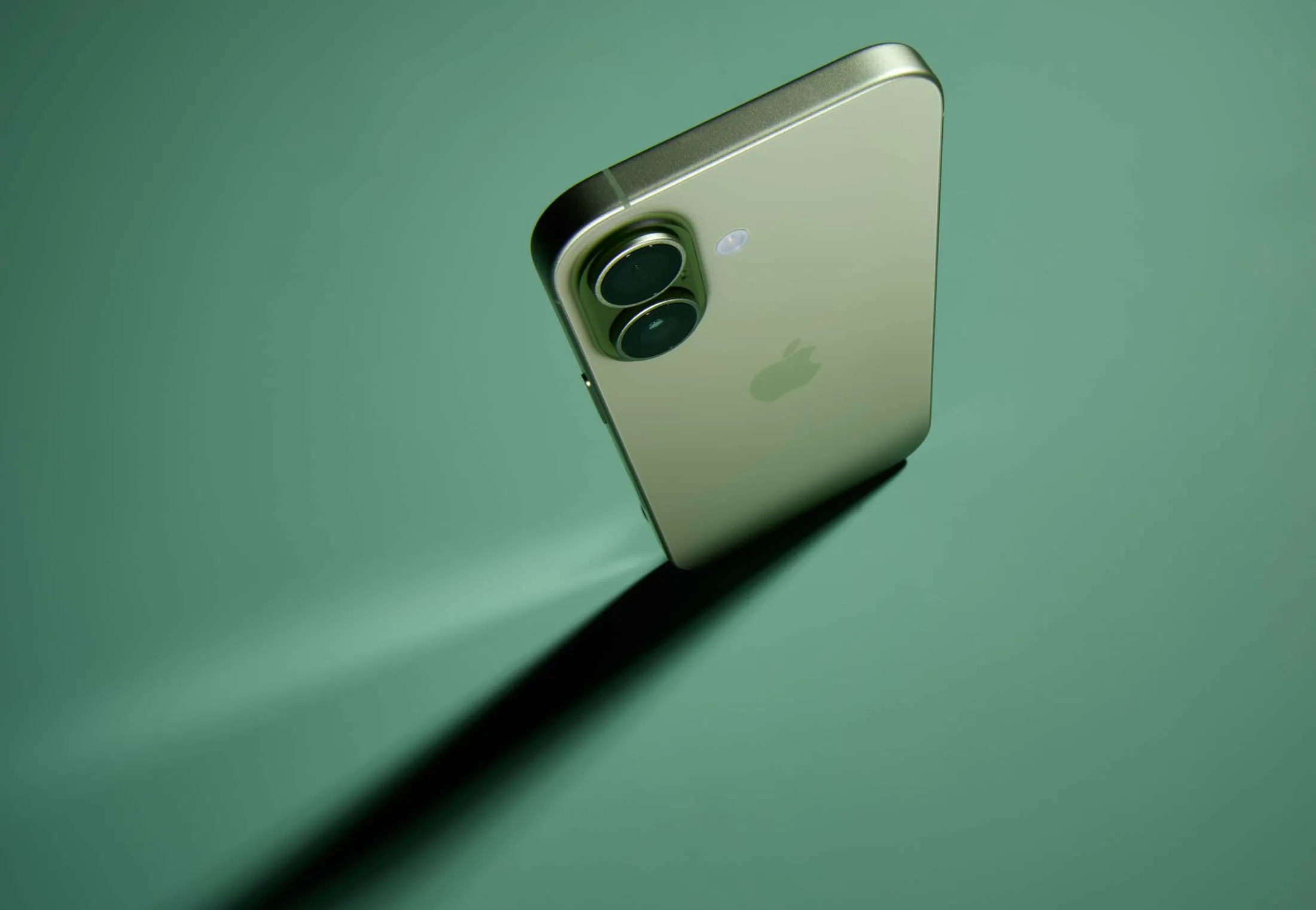 Apple iPhone 17, Air, 17 Pro and 17 Pro Max Review: The Best iPhones in  Years - Bloomberg