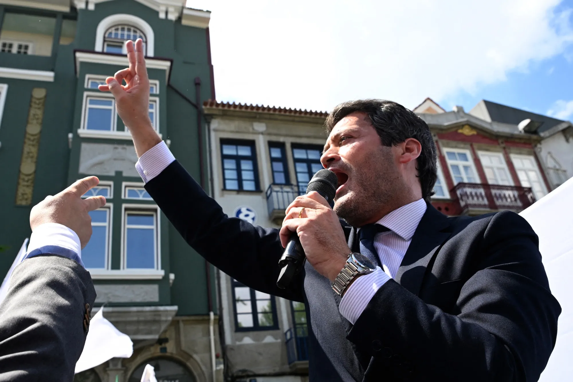 Portugal Far-Right Leader Andre Ventura Feels Unwell During Campaign Event  - Bloomberg